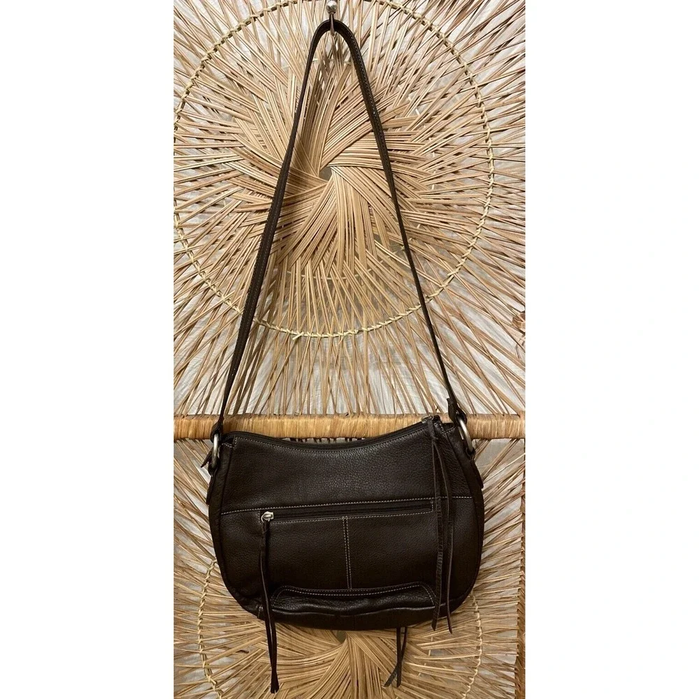 Stone Mountain Womens Crescent‎ Hobo Shoulder Bag Brown Leather Fringe Accents